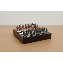 Gift Home Büyük Boy Metal Osmanlı-Bizans Satranç Takımı 36 x 36 cm MDF Sandıklı Antik Ceviz Desenli