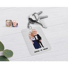 BK Gift Kişiye Özel Dede ve Büyükanne Karikatürlü Şeffaf Pleksi Anahtarlık-1