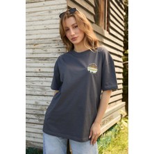 Velvoria Unisex Oversize Relaxed Home Is Where Baskılı Antrasit Renk T-Shirt