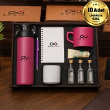 BK Gift Logonuza Özel 10 Adet Ahşap Kutulu Fuşya Kurumsal Hediye Seti – Cam Suluk, Seramik Fincan, Defter, Kalem, Kolonya, Krem ve Beton Mumlu Promosyon Seti