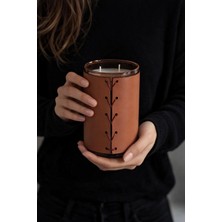 Chanza Home Büyük Boy Kahve Deri Detaylı Mum Pudra Kokulu Mum 15X9 cm 1000 gr