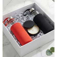vegahediye v vega Çiftlere Özel 2'li Kırmızı ve Siyah Kılıflı 500ML. Cam Matara & Metal Kutulu Mum Hediye Seti