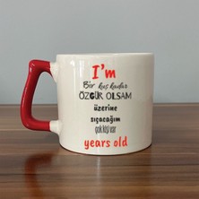 Mor Mürekkep I`m Bir Kuş Kadar Özgür Olsam Kırmızı Kulplu Prime Motivasyon Hediyesi Bardak Kupa Fincan Mug