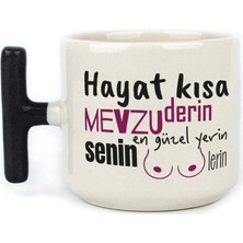 Mor Mürekkep Senin En Güzel Yerin Memelerin Siyah Kulplu T Mizahi Hediyesi Bardak Kupa Fincan Mug