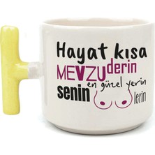 Mor Mürekkep Senin En Güzel Yerin Memelerin Sarı Kulplu T Mizahi Hediyesi Bardak Kupa Fincan Mug