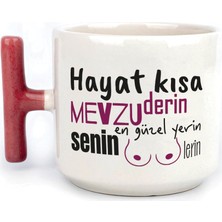 Mor Mürekkep Senin En Güzel Yerin Memelerin Kırmızı Kulplu T Mizahi Hediyesi Bardak Kupa Fincan Mug