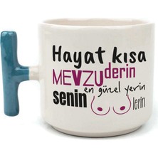 Mor Mürekkep Senin En Güzel Yerin Memelerin Mavi Kulplu T Mizahi Hediyesi Bardak Kupa Fincan Mug