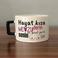 Mor Mürekkep Senin En Güzel Yerin Memelerin Siyah Kulplu Kare Mizahi Hediyesi Bardak Kupa Fincan Mug