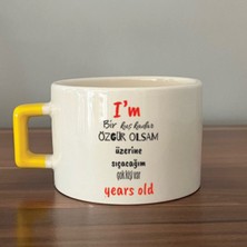 Mor Mürekkep I`m Bir Kuş Kadar Özgür Olsam Sarı Kulplu Kare Motivasyon Hediyesi Bardak Kupa Fincan Mug