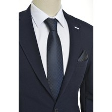 Brianze Çiçek Desenli Lacivert Kravat %100 Microfiber Malzeme ile Özel Günlere Uygun
