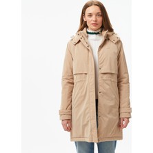Lacoste Kadın Relaxed Fit Kapüşonlu Bej Mont
