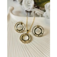 Halley Concept Zirkon Taşlı Geometrik Tasarım Çember Figürlü Vip Kolye ve Küpe Seti Gold