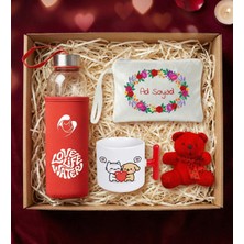 vegahediye v vega Kişiye Özel Ipek Makyaj Çantası & Kırmızı Love Life Water Baskılı Cam Matara & Kırmızı Kulplu T Kupa & Peluş Ayıcık Anahtarlık Hediye Seti