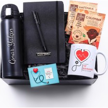 vegahediye v vega Tıp Bayramına Özel Baskılı Kupa & Kişiye Özel Siyah Kilitli Termos & Siyah Defter & Siyah Roller Kalem & 2'li Coffee Bean Box Hediye Seti