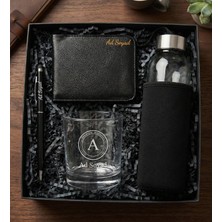 vegahediye v vega Gentleman Prestige Hediye Seti (Kişiye Özel Isim Baskılı Viski Kadehi & Erkek Cüzdan & Touchpen Kalem & Kılıflı Cam Matara Hediye Seti) (Siyah)