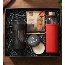 vegahediye v vega Premium French Press Kahve Hediye Kutusu (Kişiye Özel Metal Kutulu Mum & French Press & Kılıflı Cam Matara & Pratik Filtre Kahve Hediye Seti) (Kırmızı)