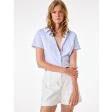 Koton Regular Fit Kısa Kollu Klasik Yaka Düğmeli Çizgili Poplin Gömlek