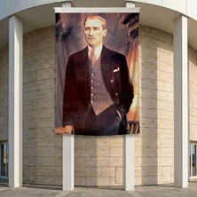 Punto Dizayn Takım Elbiseli Eli Cebinde Atatürk Poster Bayrak Premium Raşel Kumaş ATA29 2X3M