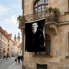 Punto Dizayn Siyah Takım Elbiseli Mustafa K. Atatürk Poster Bayrak Premium Raşel Kumaş ATA39