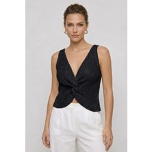 Neden Tekstil Twist Knot Detaylı Premium Kadın Triko Bluz – V Yaka Örgü Dokulu Şık Crop Tasarım