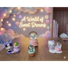 Ayder Online Satış Kuromi, Tom ve Hello Kitty Figürlü 4'lü Kar Küresi Seti – Sevimli Hediyelik(mesajla bildirmeniz halinde dilediğiniz not u hediye paketi üzerine yazılıp gönderim yapılmaktadır)