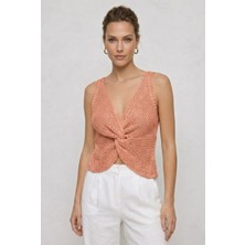 Neden Tekstil Twist Knot Detaylı Premium Kadın Triko Bluz – V Yaka Örgü Dokulu Şık Crop Tasarım