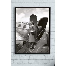 Canarino (PSTER10918) Eski Uçak ve Hostes Nostaljik Çerçeveli Tablo (40X50CM)