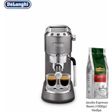 DeLonghi Gri Metal Gövdeli Kompakt Espresso Makinesi, Süt Köpürtücülü Hızlı Barista Hazırlığı ve Modern Günlük Kahve Deneyimi Evde Günlük Kullanım ve Pratik Barista Hazırlığı Için