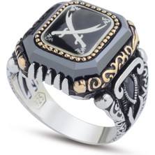 Innuendo Jewelry 925 Ayar Gümüş Siyah Zeminli Zülfikar Kılıcı Işlemeli Erkek Yüzük