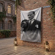 Punto Dizayn Takım Elbiseli Ulu Önder Gazi Mustafa Kemal Atatürk Poster Bayrak Raşel Kumaş 100X150 cm ATA69