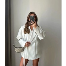 Solena Kadın Oversize Bağlamalı Çizgili Beyaz Ceket