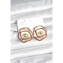 Solmazlar Online Pirinç Gold Renk Bordo Mineli Geometrik Gül Model Kadın Küpe