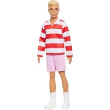 Fashionistas Ken Bebek Kırmızı Beyaz Polo Tişörtü, Pembe Şortu, Uzun Beyaz Çorapları ve Spor Ayakkabılarıyla Sarışın, HYV01