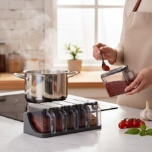 Prime 6’lı Standlı Kaşıklı Baharatlık Seti – Duvara ve Tezgaha Uygun, 300 ml Kapasiteli, Etiketli Şeffaf Baharat Kutuları, Kaşıklı Düzenleyici Stand