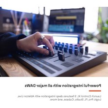 Die Grup Focusrite  Launch Control Xl 3, USB ile Güçlendirilmiş, 8 Fader, 24 Sonsuz Kodlayıcı, 5-Pin Mıdı G/ç ve Müzik Yazılım Paketi ile Daw ve Donanım Entegrasyonu Için Mıdı Kontrol Yüzeyi ve Mikser