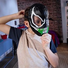 Spider-Man Venomversus Venom Karanlıkta Parlayan Maske, Süper Kahraman Oyuncakları - Ingilizce Versiyonu