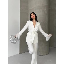 Zf Butik Kadın Gül Aksesuarlı Beyaz Takım Elbise