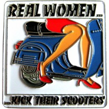 Vespa *real Women Kick* Rozet - Pin / Vespıssımo