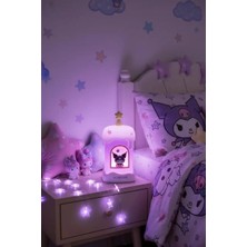 Miniso Sanrio Lisanslı Kuromi Mum Figürlü Dekoratif Gece Lambası 12 cm – Yumuşak Işıklı Tasarım