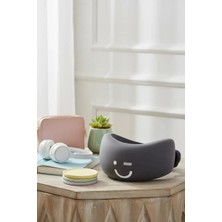 Miniso Lisanslı Hafızalı Köpüklü Ergonomik Boyun Destek Yastığı Gri – Seyahat Yastığı