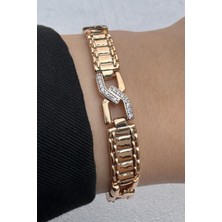 Leo'Stone Kararmaz Renk Atmaz Xuping Rose Gold Z Form Detaylı Zirkon Taşlı Kadın Çelik Bileklik Rose