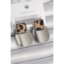 Uravas Store Pirinç Gümüş Renk Kare Plaka Leopar Desenli Kadın Küpe