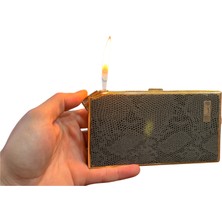 Colibri Tabakalı Çakmak Pirinç Üzeri Yılan Derisi Kaplamalı Çalışır Durumda 14 cm 8 cm Ölçülerinde