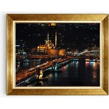 Tablore Istanbul Gece Manzarası Yeni Camii ve Galata Köprüsü Altın Çerçeveli Tablo