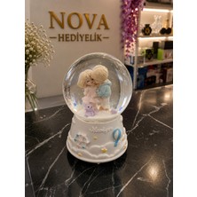 Novahediyelik Romantik Kar Küresi Orta Boy- Pilli , Işıklı, Müzikli - 12 x 8 cm