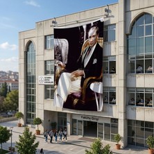 Punto Dizayn Koltukta Oturan Atatürk- Takım Elbiseli Atatürk Poster Bayrak Raşel Kumaş 6x9 metre ATA25