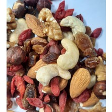 Yeni Harmancı Premium Çiğ Karışık Kuruyemiş 500 Gr. (Goji Berry, Çekirdeksiz Kuru üzüm,Çiğ badem, Çiğ fındık,Ceviz Içi,Kajufıstığı)