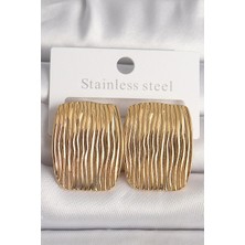 Renas Store Pirinç Gold Renk Işlemeli Kare Plaka Model Kadın Küpe