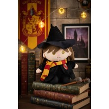 Miniso Harry Potter Lisanslı Peluş Oyuncak 25 cm – Oturan Sihirli Cüppeli Koleksiyon Figürü