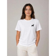 Zenvia Kadın Minimal Geyik Logolu Tişört Bisiklet Yaka Kısa Kol Yazlık T-Shirt - Beyaz